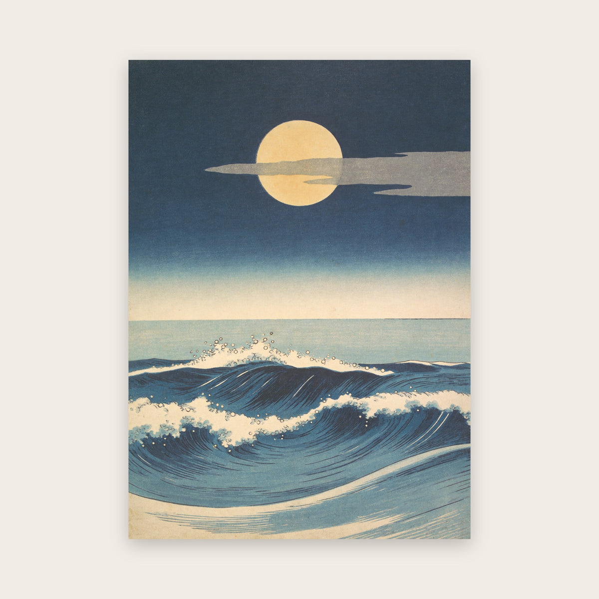 Affiche vague façon estampe japonaise : houle indigo frangée de perles d'écume ivoire sous une pleine lune voilée d'un nuage gris