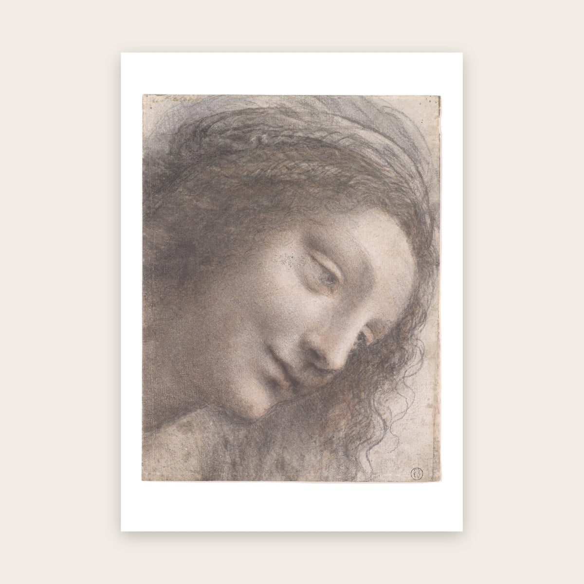 Affiche Tête de la Vierge d'après Léonard de Vinci : visage incliné aux yeux baissés, tresse, mèches ondulées, marge blanche
