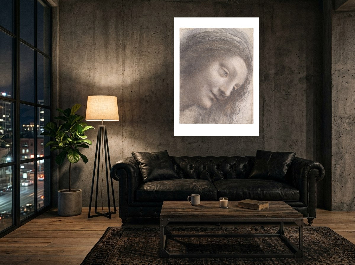 Mise en situation : affiche Tête de la Vierge au mur de béton brut d'un loft, au-dessus d'un canapé en cuir noir