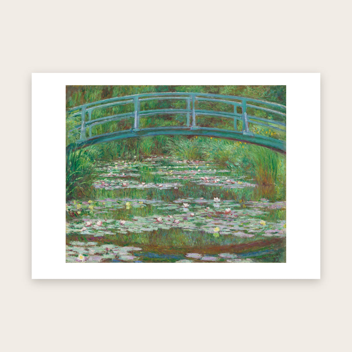 Affiche Le Bassin aux nymphéas (le pont japonais) d'après Monet : passerelle vert d'eau, nymphéas fleuris, marge blanche