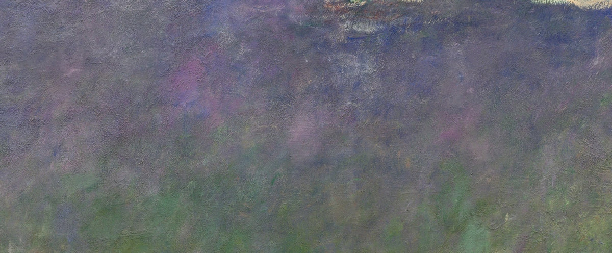 Détail de Nymphéas (Monet) : eau mauve et bleutée en touches roses et vertes, quelques feuilles au bord supérieur