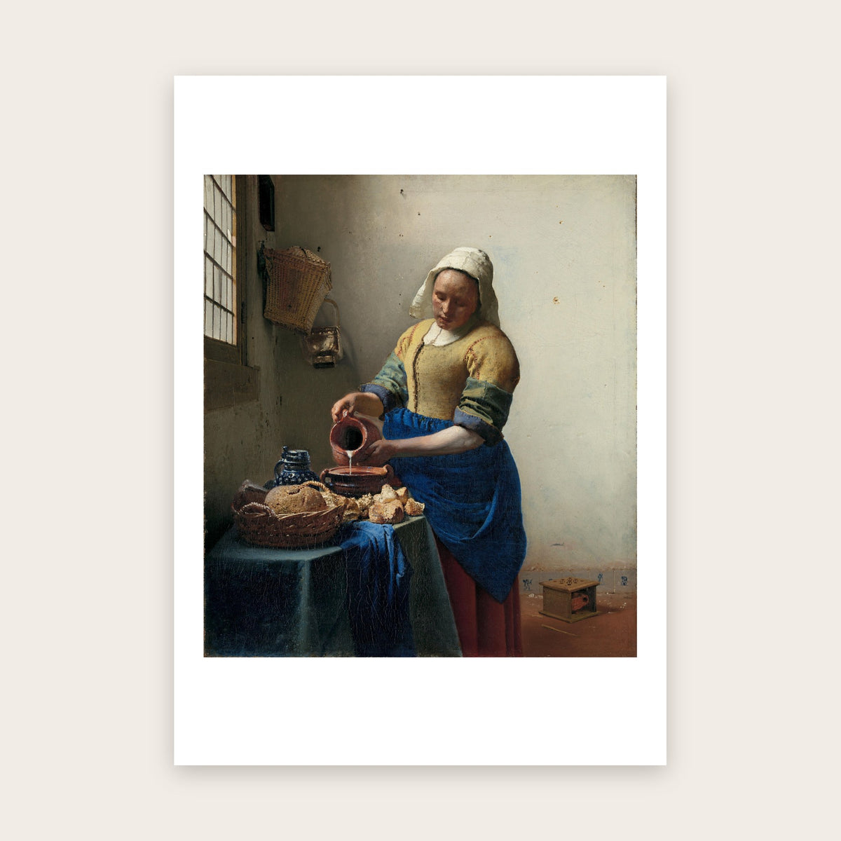 Affiche La Laitière d'après Vermeer : femme versant du lait, tablier bleu, corbeille de pain, fenêtre, marge blanche