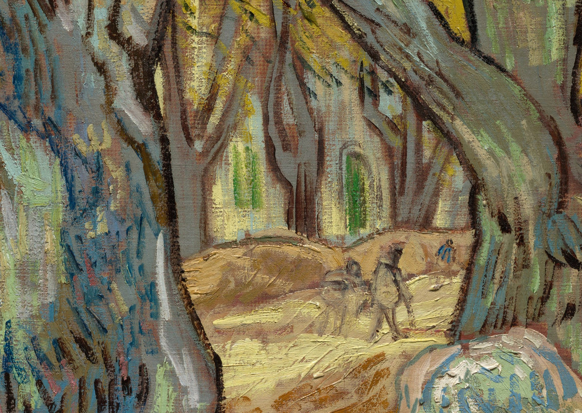 Détail des Paveurs (Van Gogh) : troncs gris-bleu, ouvriers au loin sur la chaussée sablée, façade aux volets verts